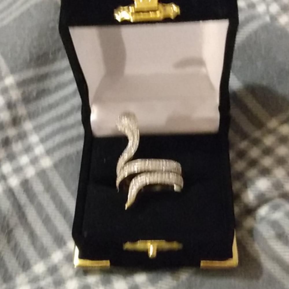 Woman's ring - Picture 3 of 3